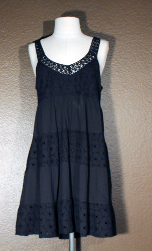 Short Sleeveless Dress with Embroidery-Black